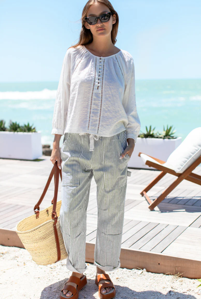 けろ　Andrew driftwood pants Driftwood Jeans Wyatt Corduroy Bootcut Pants - Veranda - QVC.com